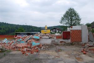 LOKALNA CESTA PRED CERKVIJO SV. KANCIJANA SE PREUREJA