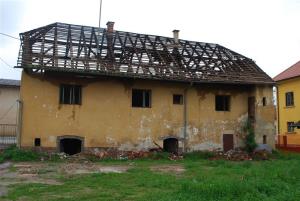 LOKALNA CESTA PRED CERKVIJO SV. KANCIJANA SE PREUREJA