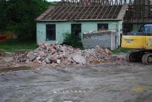 LOKALNA CESTA PRED CERKVIJO SV. KANCIJANA SE PREUREJA