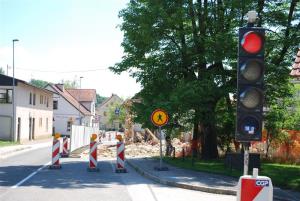 LOKALNA CESTA PRED CERKVIJO SV. KANCIJANA SE PREUREJA