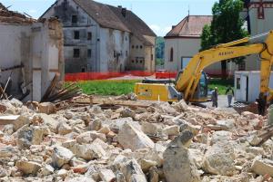 LOKALNA CESTA PRED CERKVIJO SV. KANCIJANA SE PREUREJA