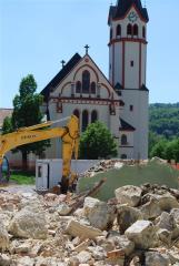 LOKALNA CESTA PRED CERKVIJO SV. KANCIJANA SE PREUREJA