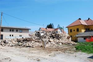 LOKALNA CESTA PRED CERKVIJO SV. KANCIJANA SE PREUREJA