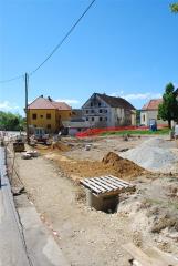 LOKALNA CESTA PRED CERKVIJO SV. KANCIJANA SE PREUREJA