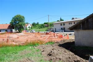 LOKALNA CESTA PRED CERKVIJO SV. KANCIJANA SE PREUREJA