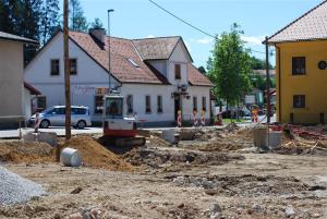 LOKALNA CESTA PRED CERKVIJO SV. KANCIJANA SE PREUREJA