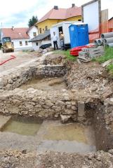 LOKALNA CESTA PRED CERKVIJO SV. KANCIJANA SE PREUREJA