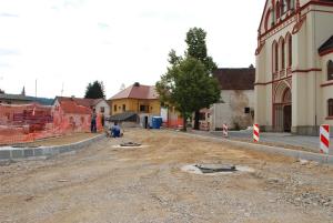 LOKALNA CESTA PRED CERKVIJO SV. KANCIJANA SE PREUREJA