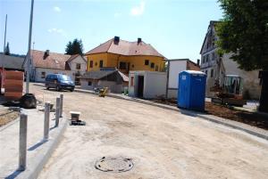 LOKALNA CESTA PRED CERKVIJO SV. KANCIJANA SE PREUREJA