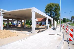 LOKALNA CESTA PRED CERKVIJO SV. KANCIJANA SE PREUREJA