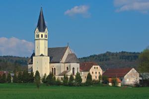 Župnijska cerkev sv. Kancijana