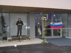 Nova šola Toneta Pavčka slovesno odprla svoje duri. Mirnopečani ponosni na novo pridobitev