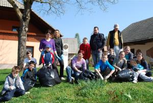 Občina s šolo in društvi organizirala tradicionalno akcijo čiščenja okolja